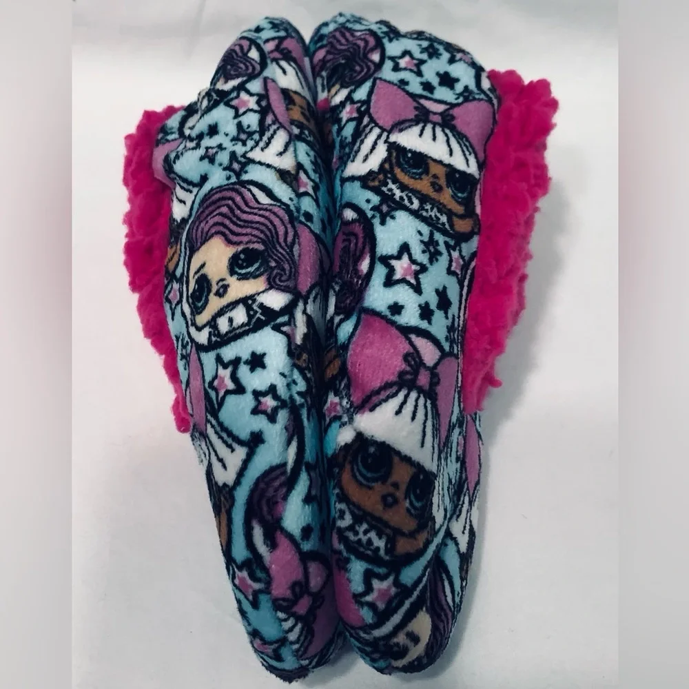 L.O.L  1 pair girl’s slipper socks Fuzzy BABBA graphic pink. Size (M/L) 13-4